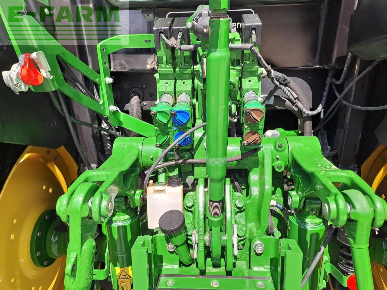 Трактор John Deere 5125R: снимка 6