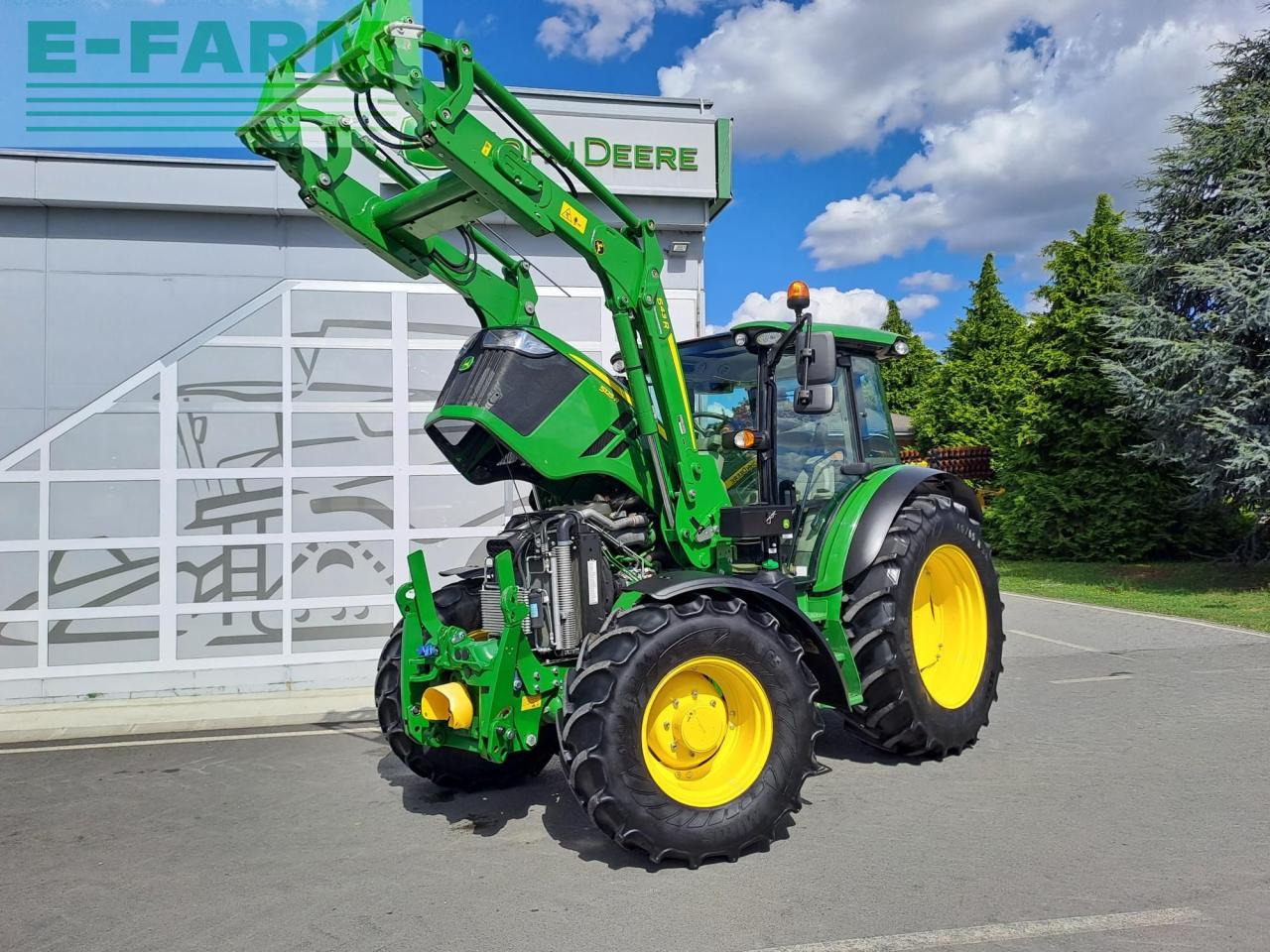 Трактор John Deere 5125R: снимка 15