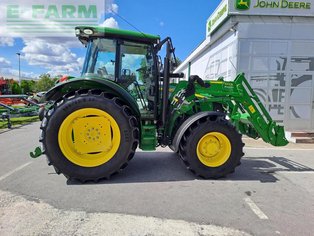 John Deere 5125R - Трактор: снимка 2 John Deere 5125R - Трактор: снимка 2