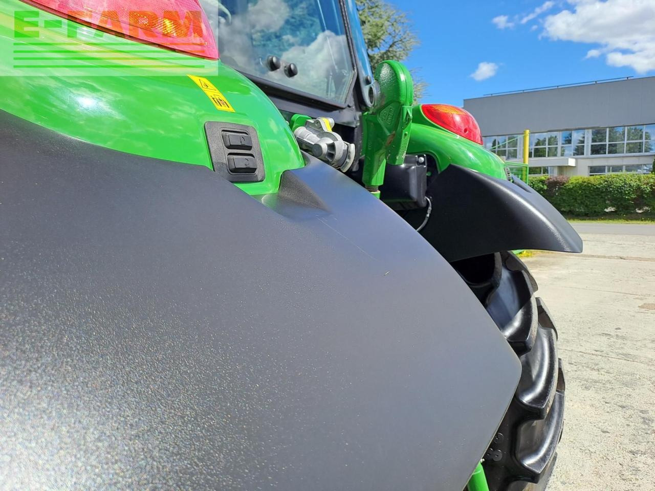 Трактор John Deere 5125R: снимка 14