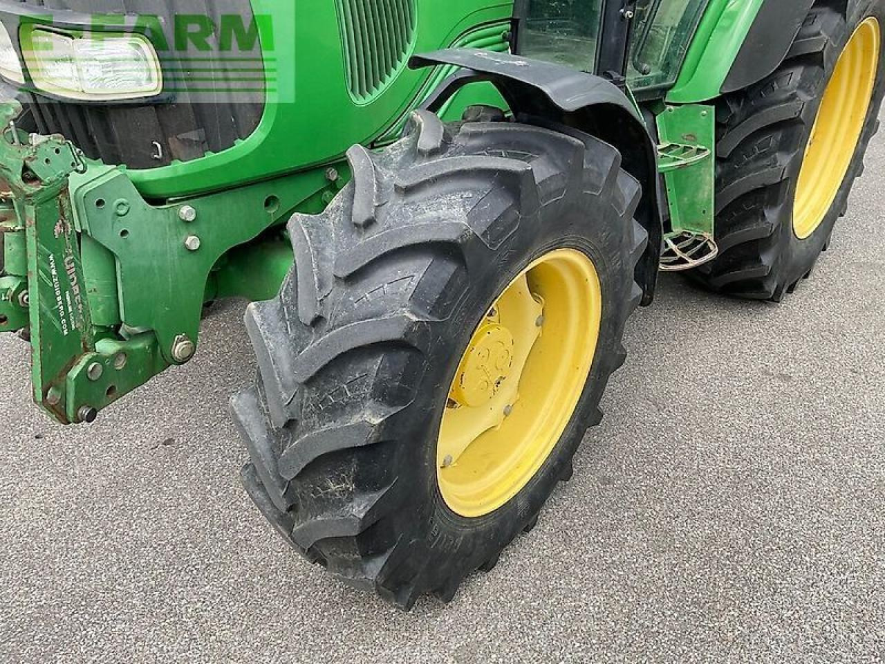 Трактор John Deere 5820: снимка 17