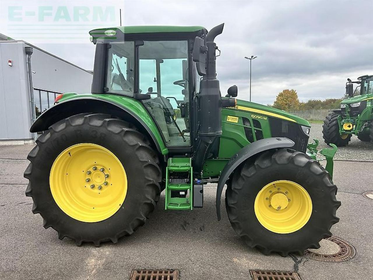 John Deere 6090m - Трактор: снимка 4 John Deere 6090m - Трактор: снимка 4