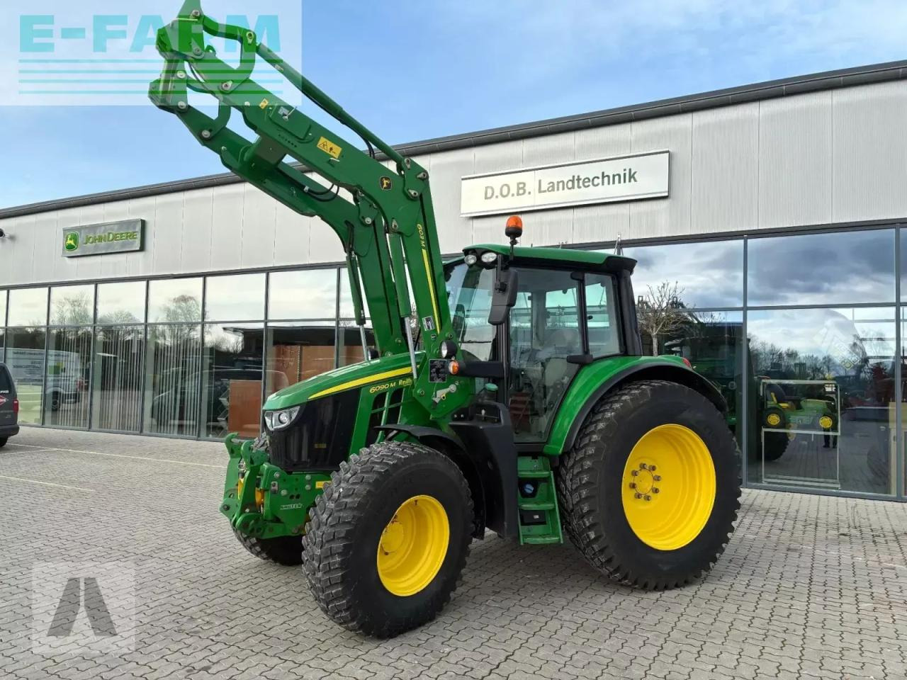 John Deere 6090m - Трактор: снимка 1 John Deere 6090m - Трактор: снимка 1