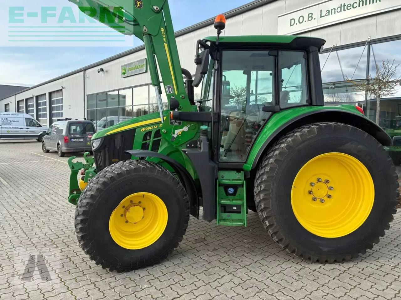 John Deere 6090m - Трактор: снимка 2 John Deere 6090m - Трактор: снимка 2