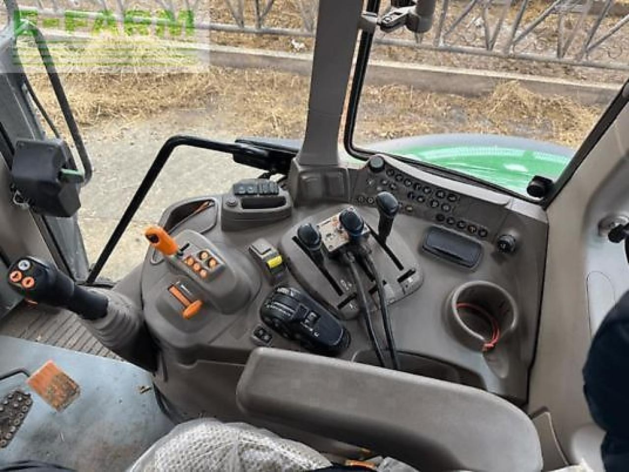 Трактор John Deere 6120m: снимка 6