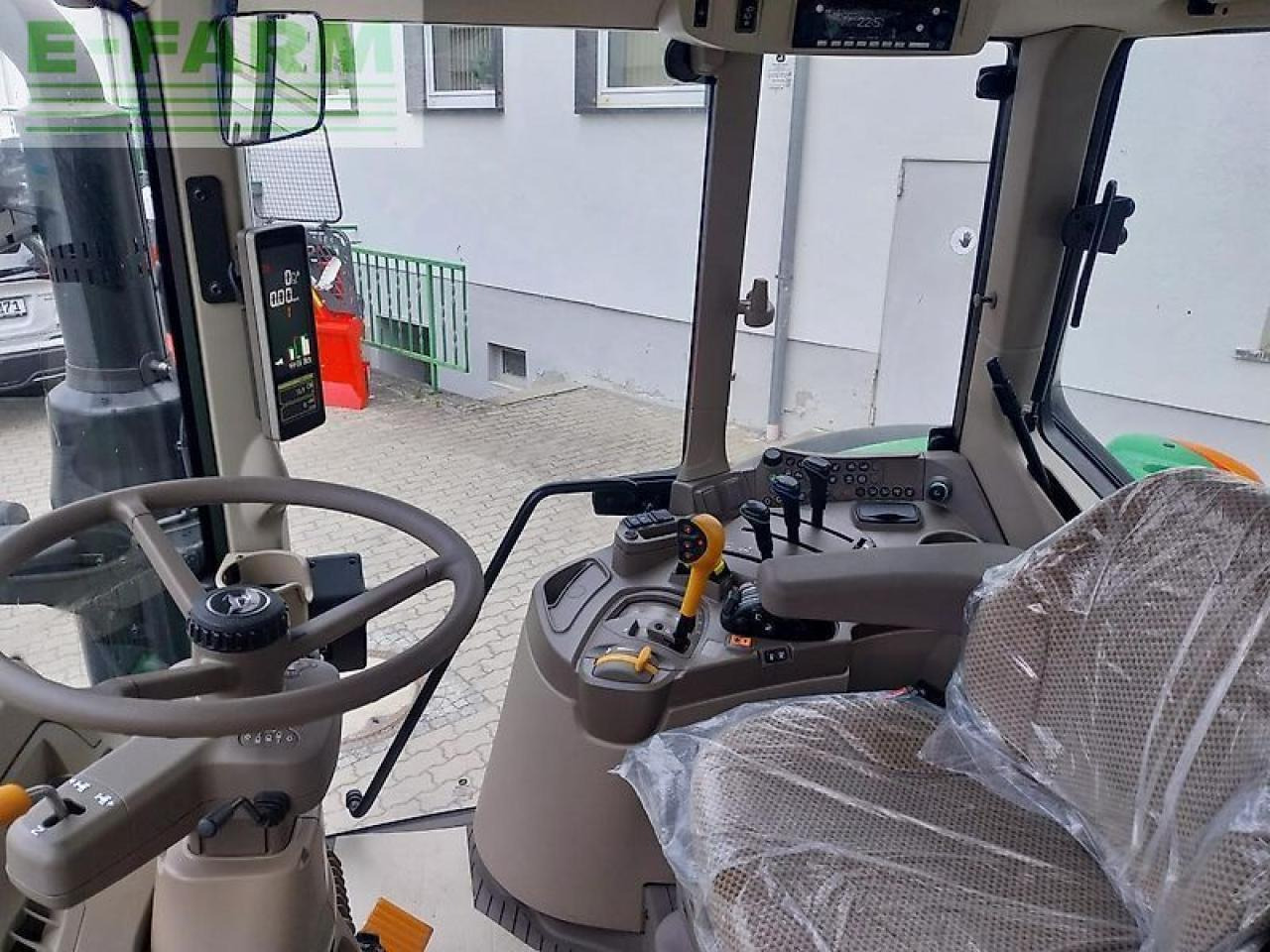 John Deere 6120m - Трактор: снимка 5 John Deere 6120m - Трактор: снимка 5