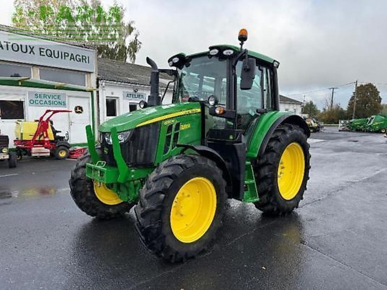 John Deere 6120m - Трактор: снимка 1 John Deere 6120m - Трактор: снимка 1