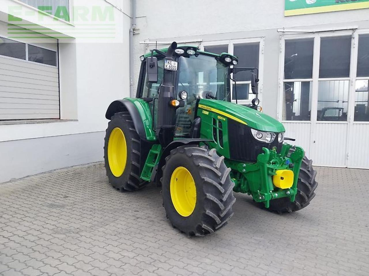 John Deere 6120m - Трактор: снимка 2 John Deere 6120m - Трактор: снимка 2
