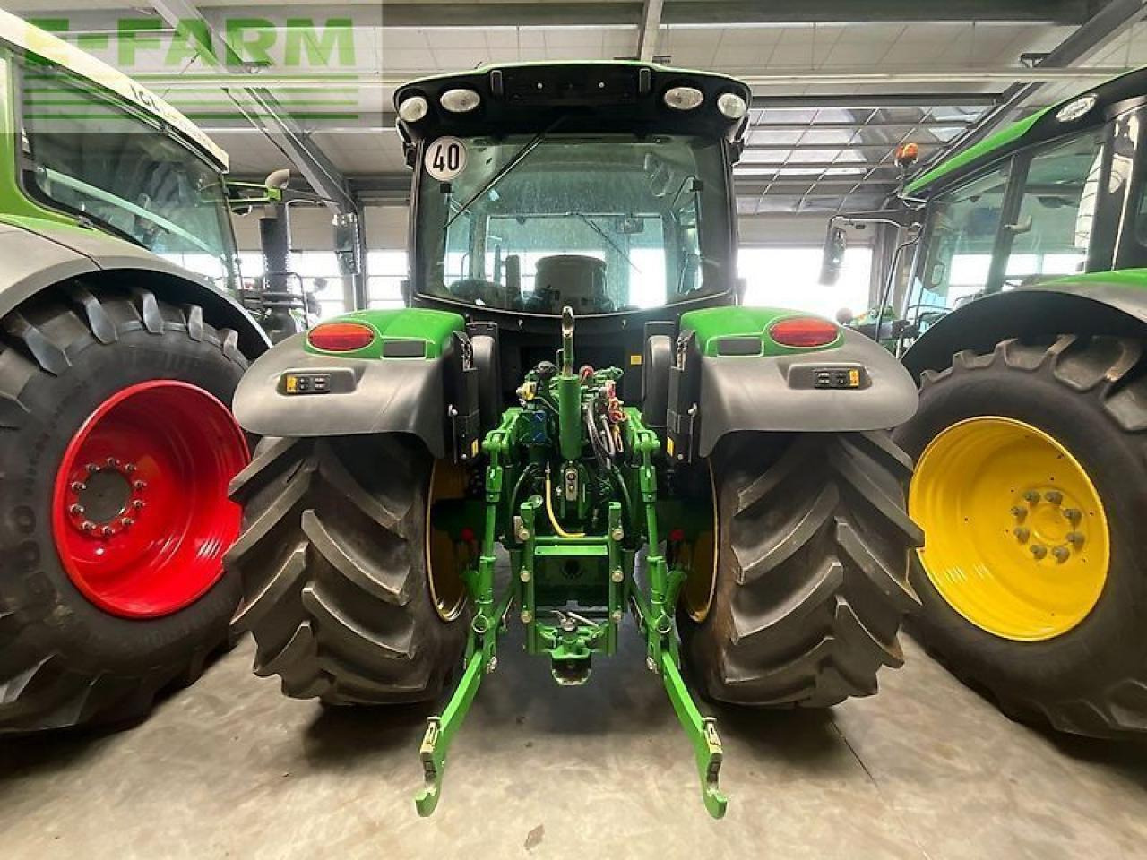 John Deere 6125 r - Трактор: снимка 4 John Deere 6125 r - Трактор: снимка 4