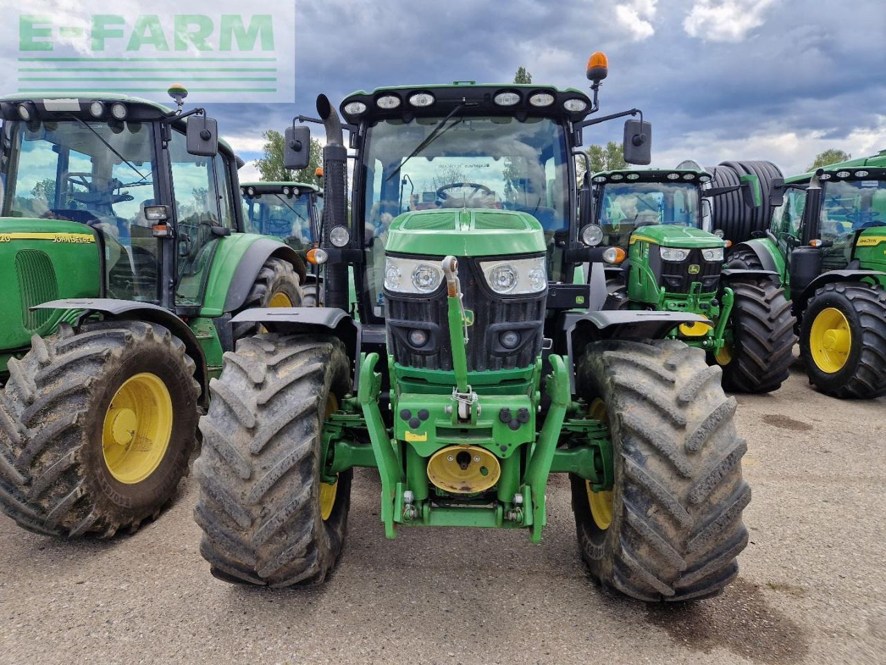 John Deere 6125R - Трактор: снимка 2 John Deere 6125R - Трактор: снимка 2