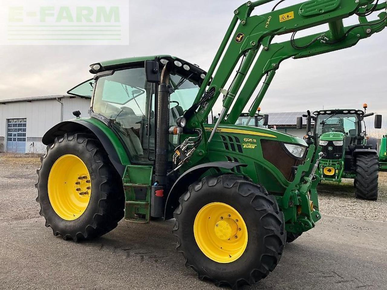 John Deere 6125r - Трактор: снимка 3 John Deere 6125r - Трактор: снимка 3