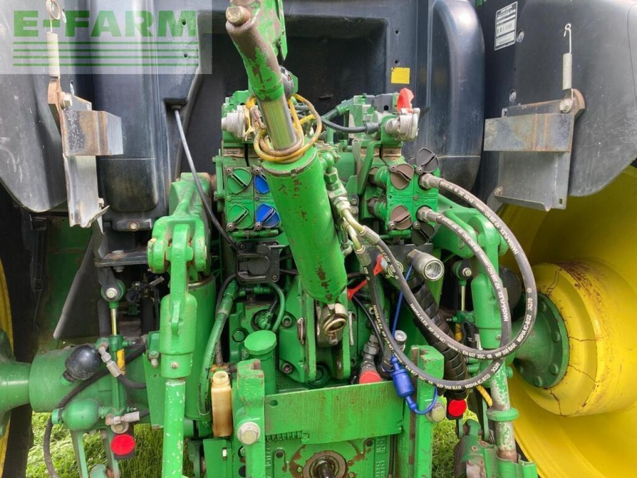 Трактор John Deere 6125r: снимка 7