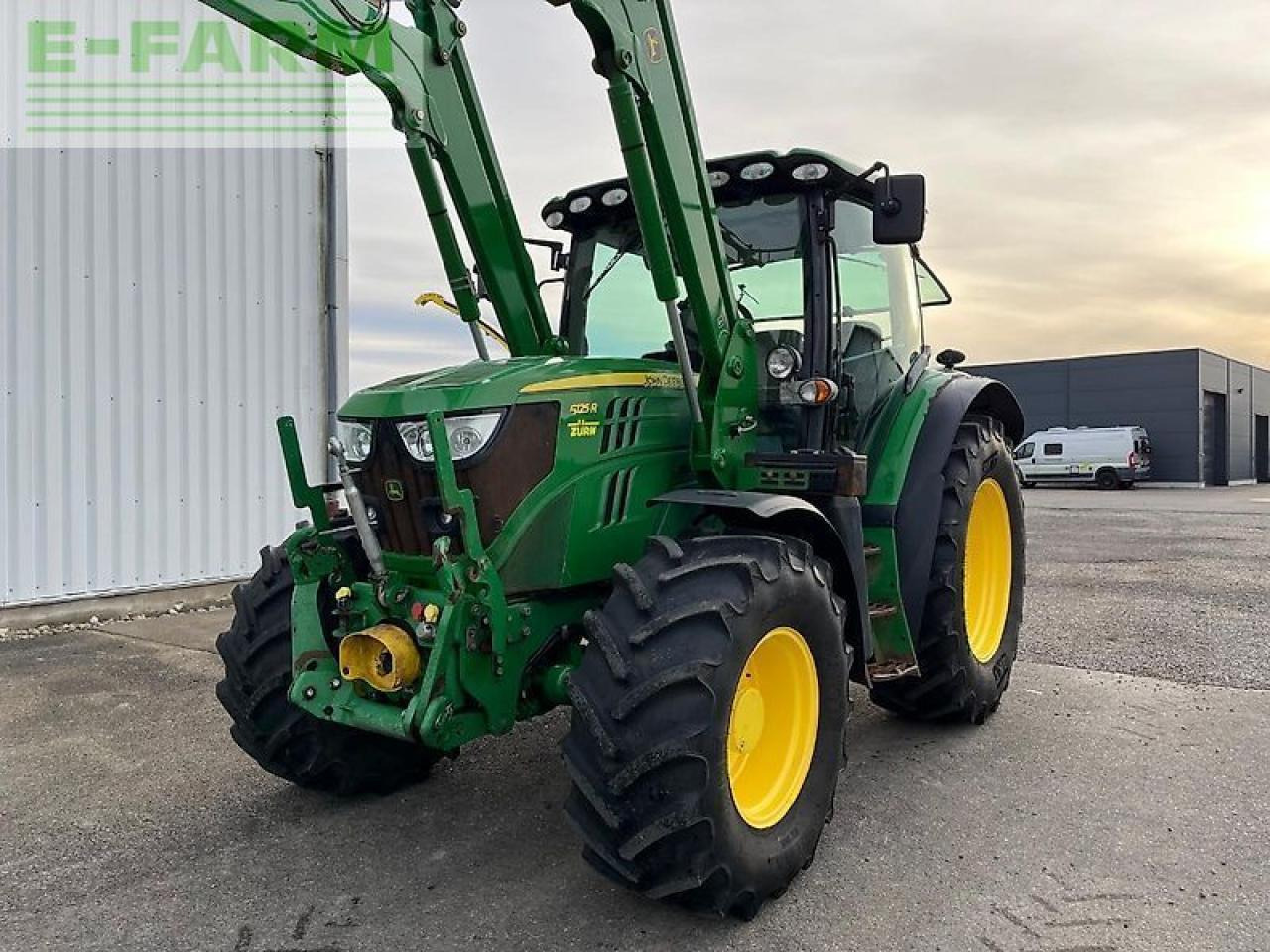 John Deere 6125r - Трактор: снимка 2 John Deere 6125r - Трактор: снимка 2