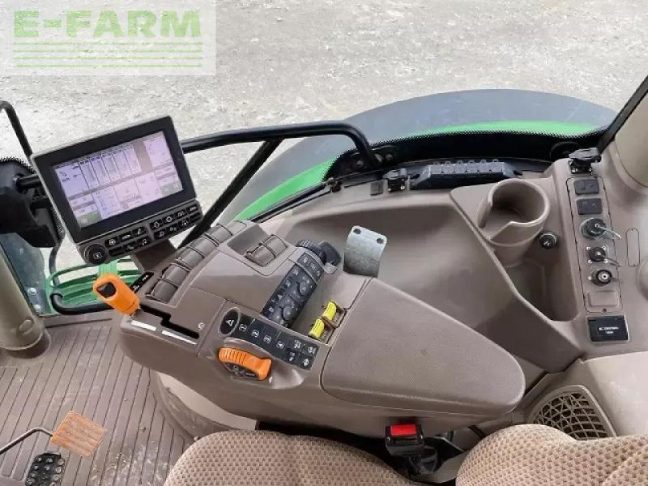 Трактор John Deere 6145r: снимка 10 Трактор John Deere 6145r: снимка 10