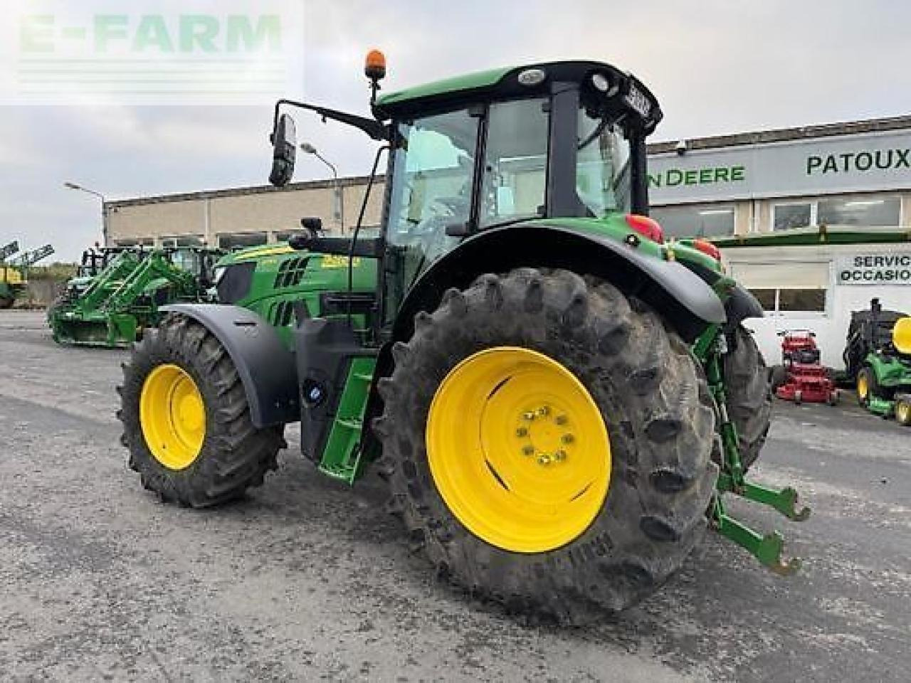 Трактор John Deere 6155m: снимка 6