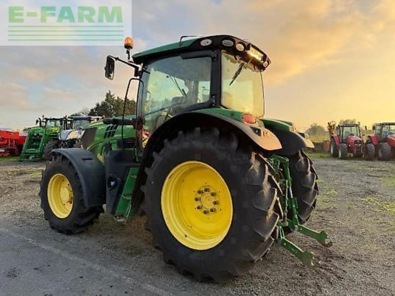 Трактор John Deere 6155r: снимка 6