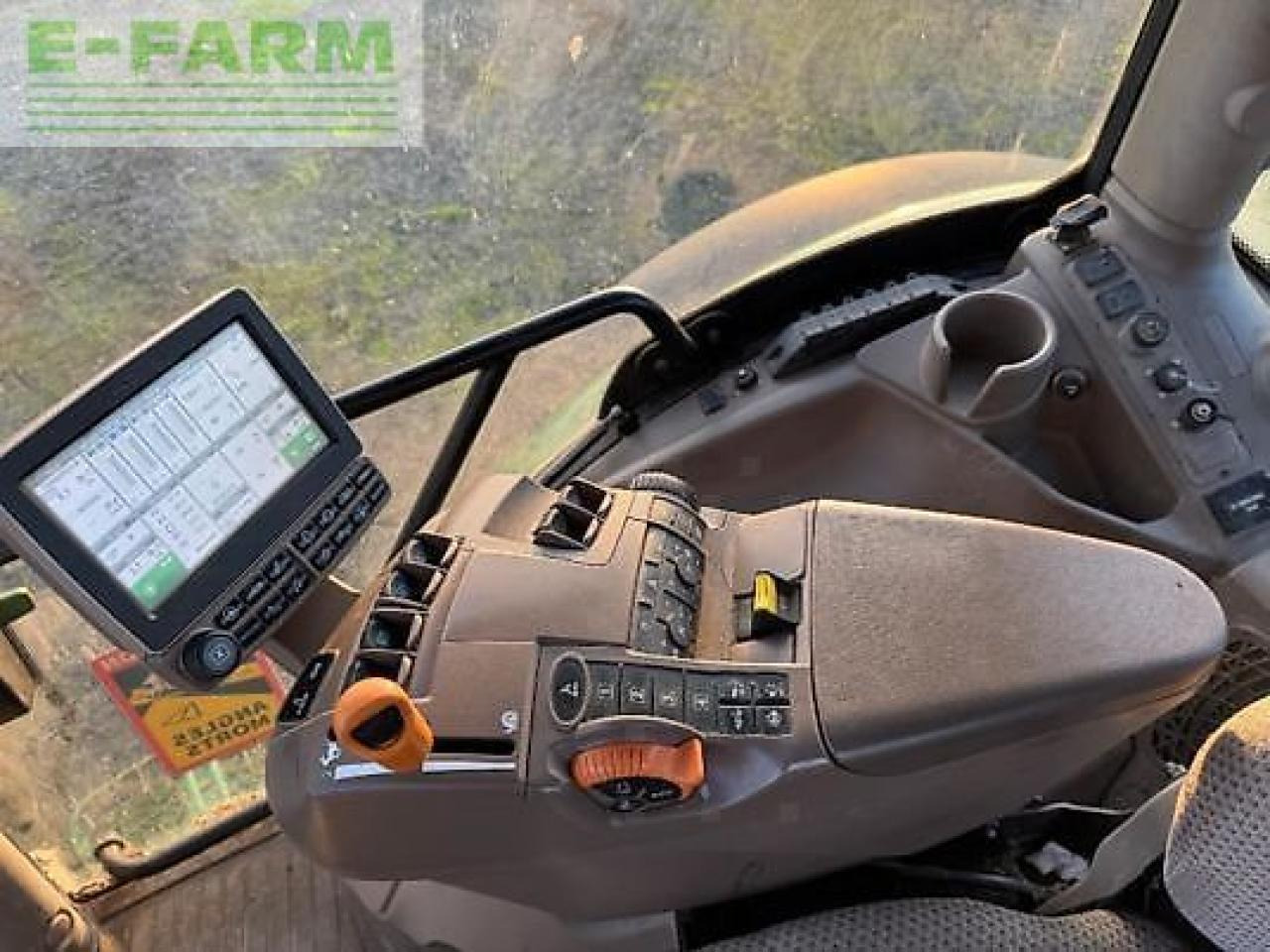 Трактор John Deere 6155r: снимка 9
