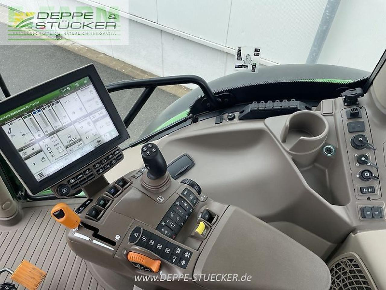 Трактор John Deere 6155r: снимка 6