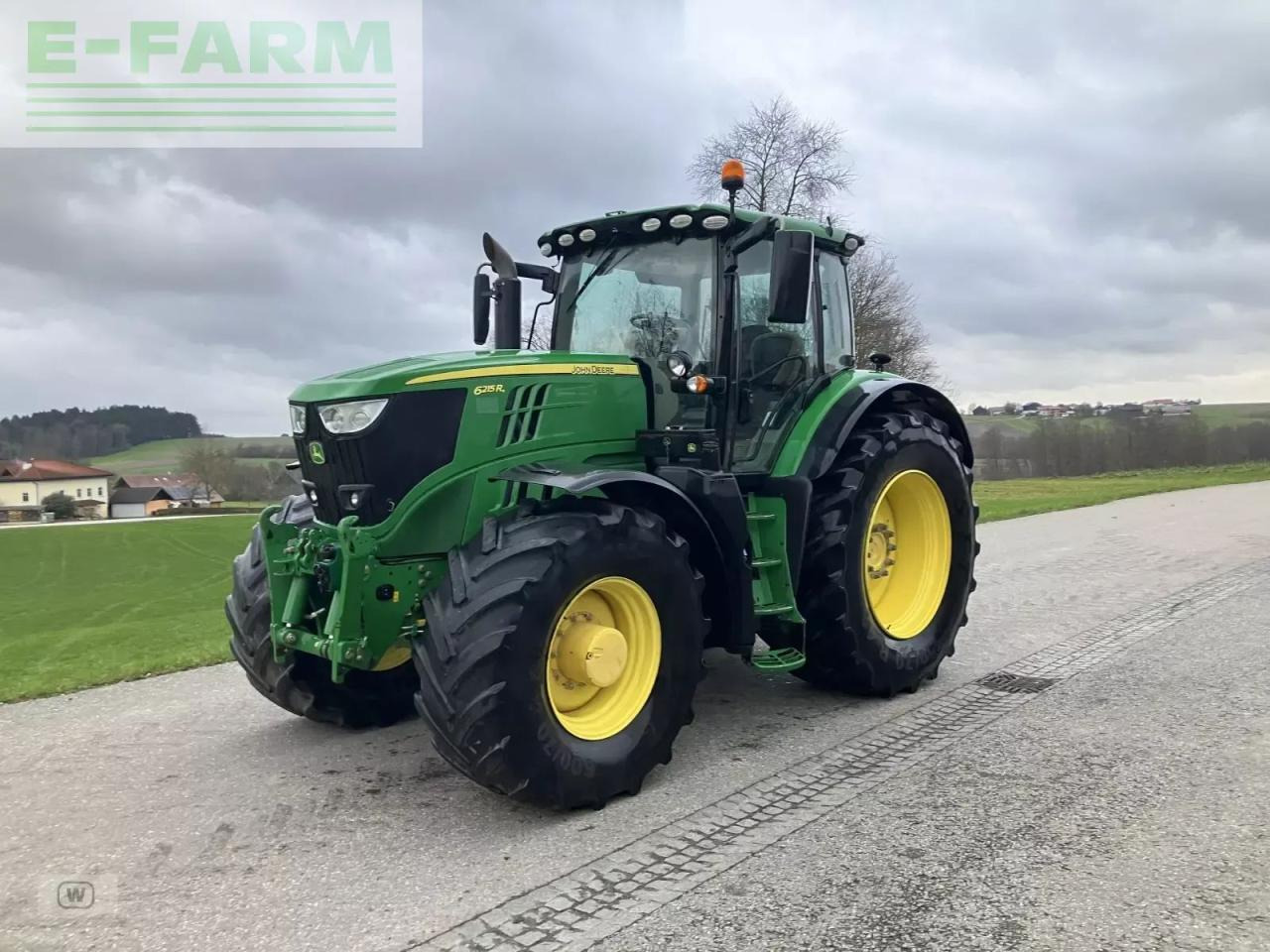 John Deere 6215r - Трактор: снимка 1 John Deere 6215r - Трактор: снимка 1