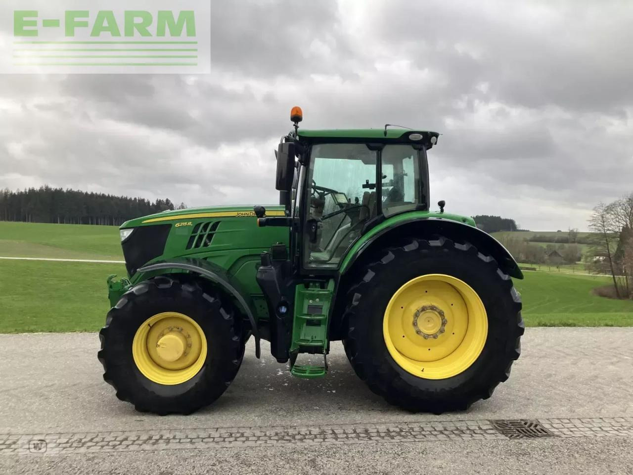 John Deere 6215r - Трактор: снимка 2 John Deere 6215r - Трактор: снимка 2