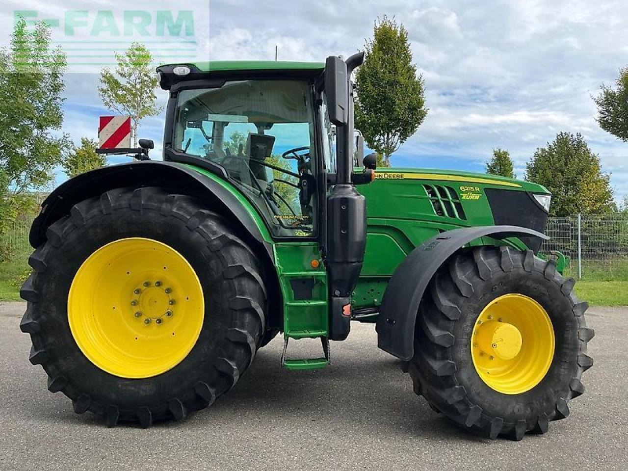 John Deere 6215r - Трактор: снимка 1 John Deere 6215r - Трактор: снимка 1