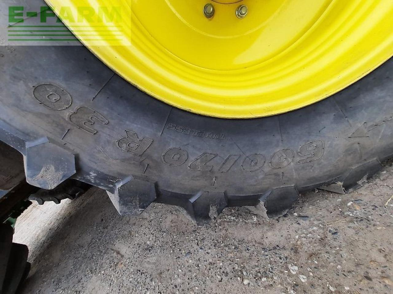 Трактор John Deere 6250r: снимка 16