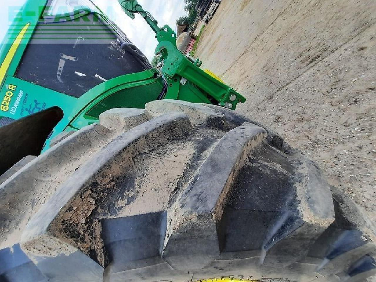 Трактор John Deere 6250r: снимка 17