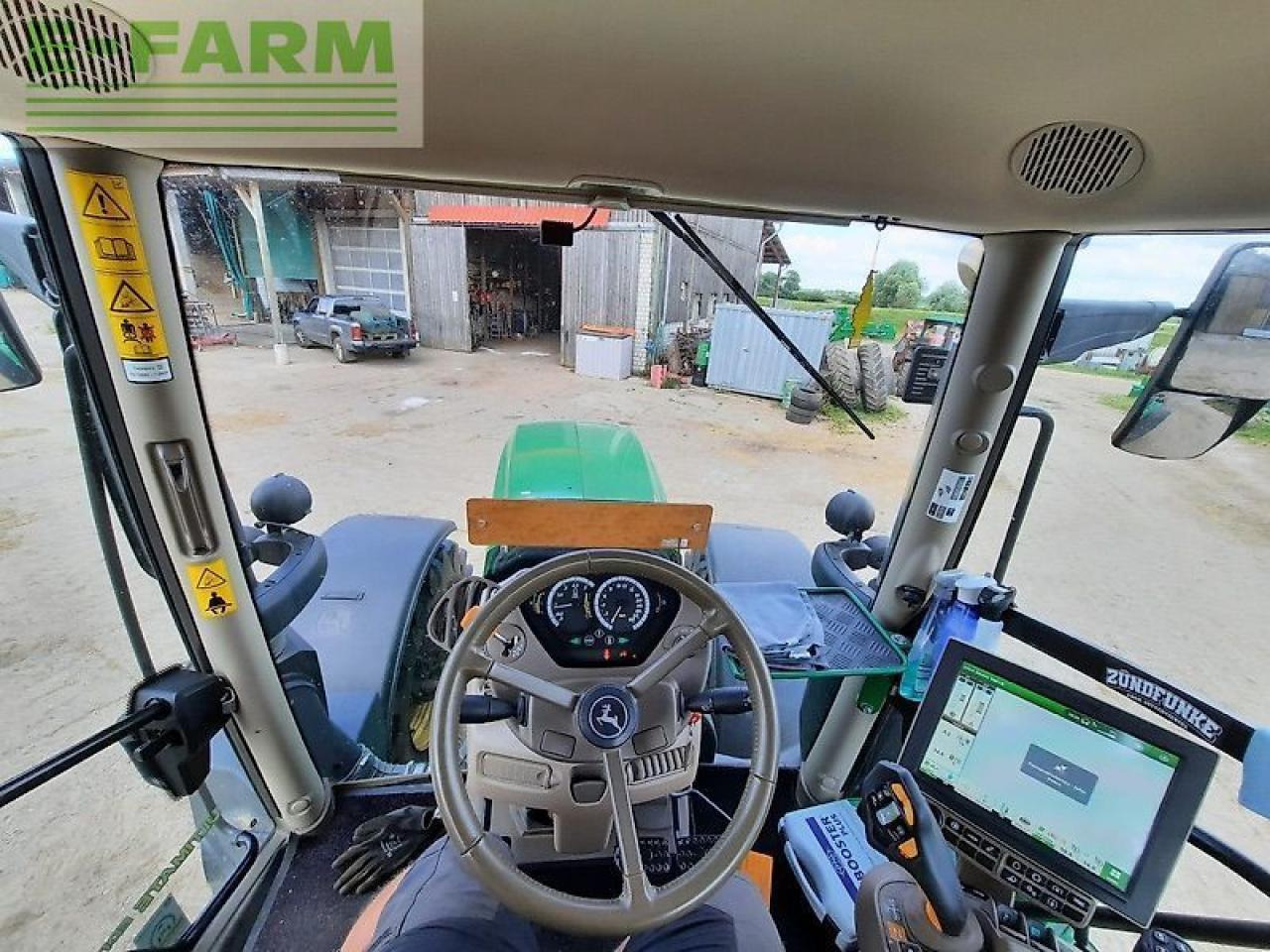 Трактор John Deere 6250r: снимка 7