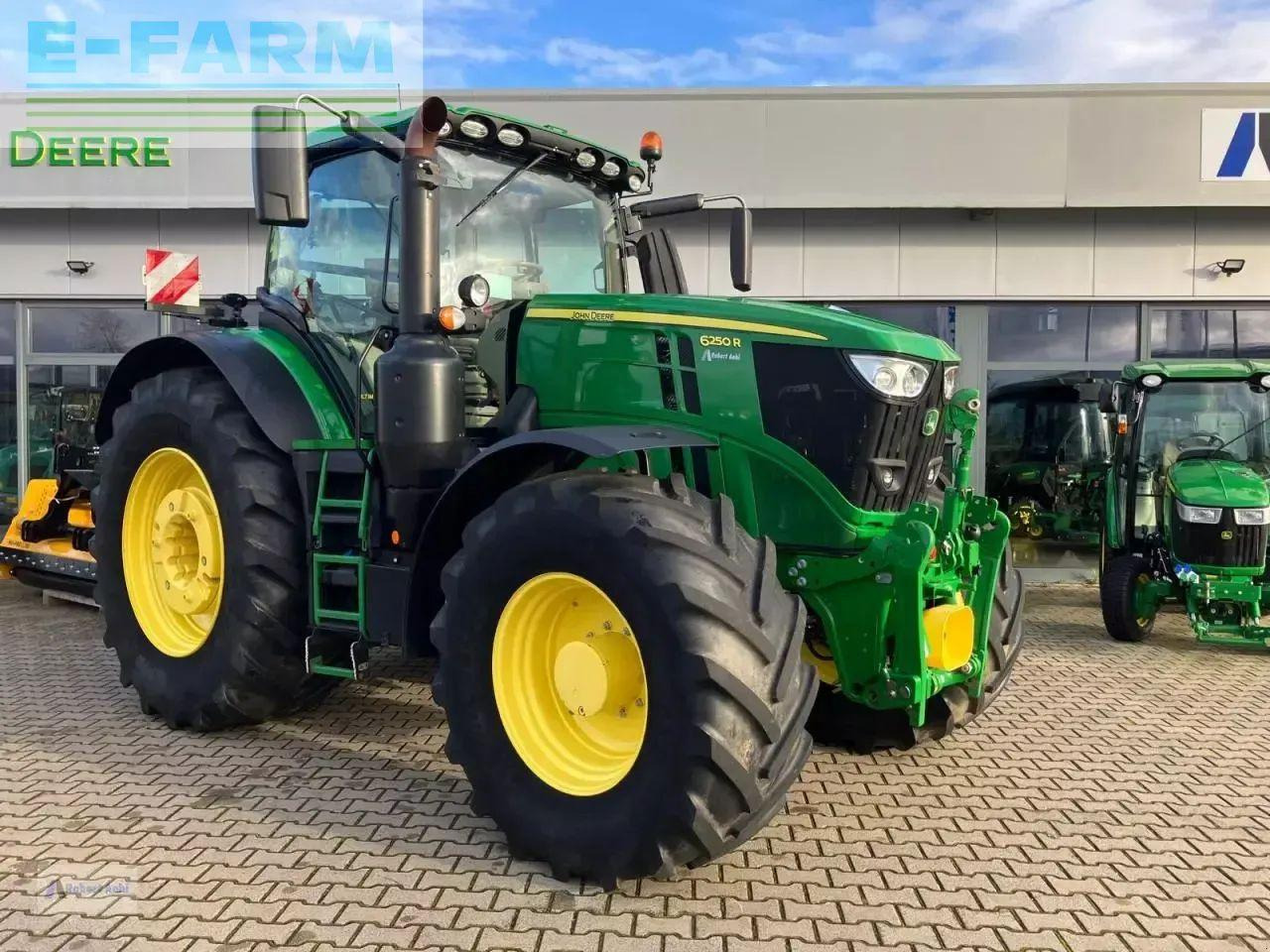 John Deere 6250r - Трактор: снимка 1 John Deere 6250r - Трактор: снимка 1