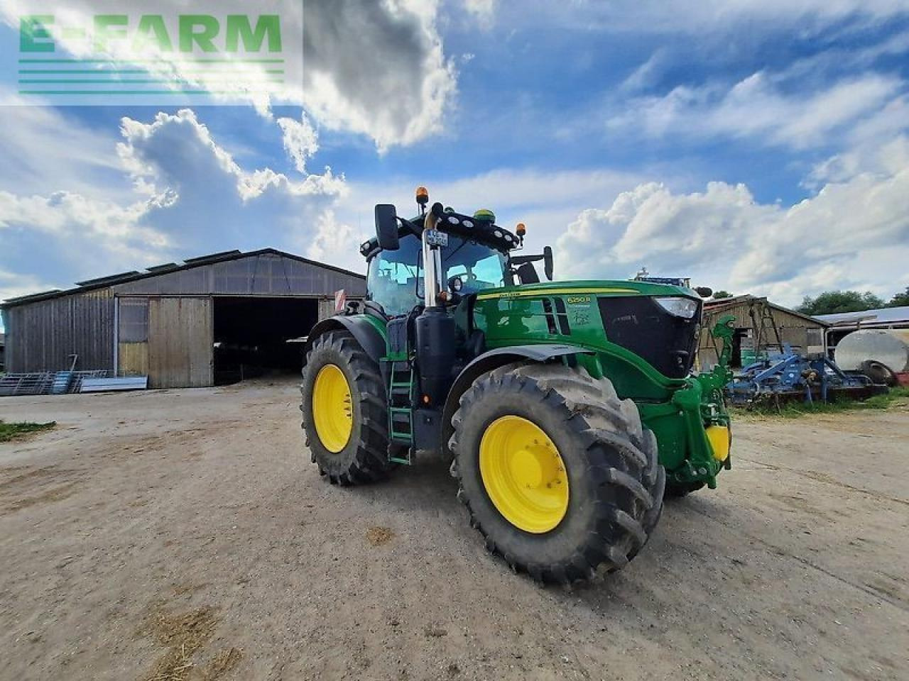 Трактор John Deere 6250r: снимка 10