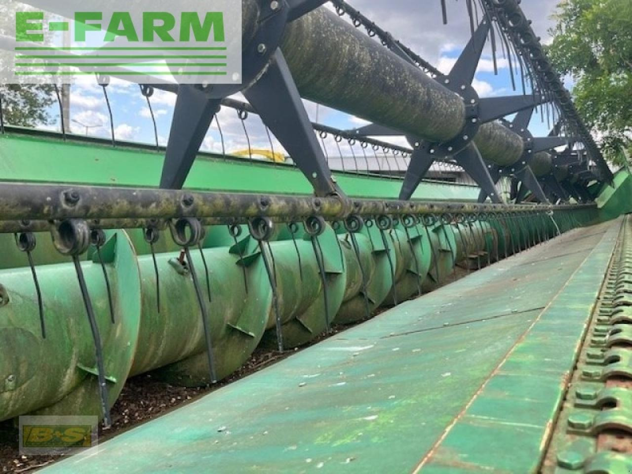 John Deere 635r inkl. rapsvorsatz und wagen - Хедер: снимка 3 John Deere 635r inkl. rapsvorsatz und wagen - Хедер: снимка 3