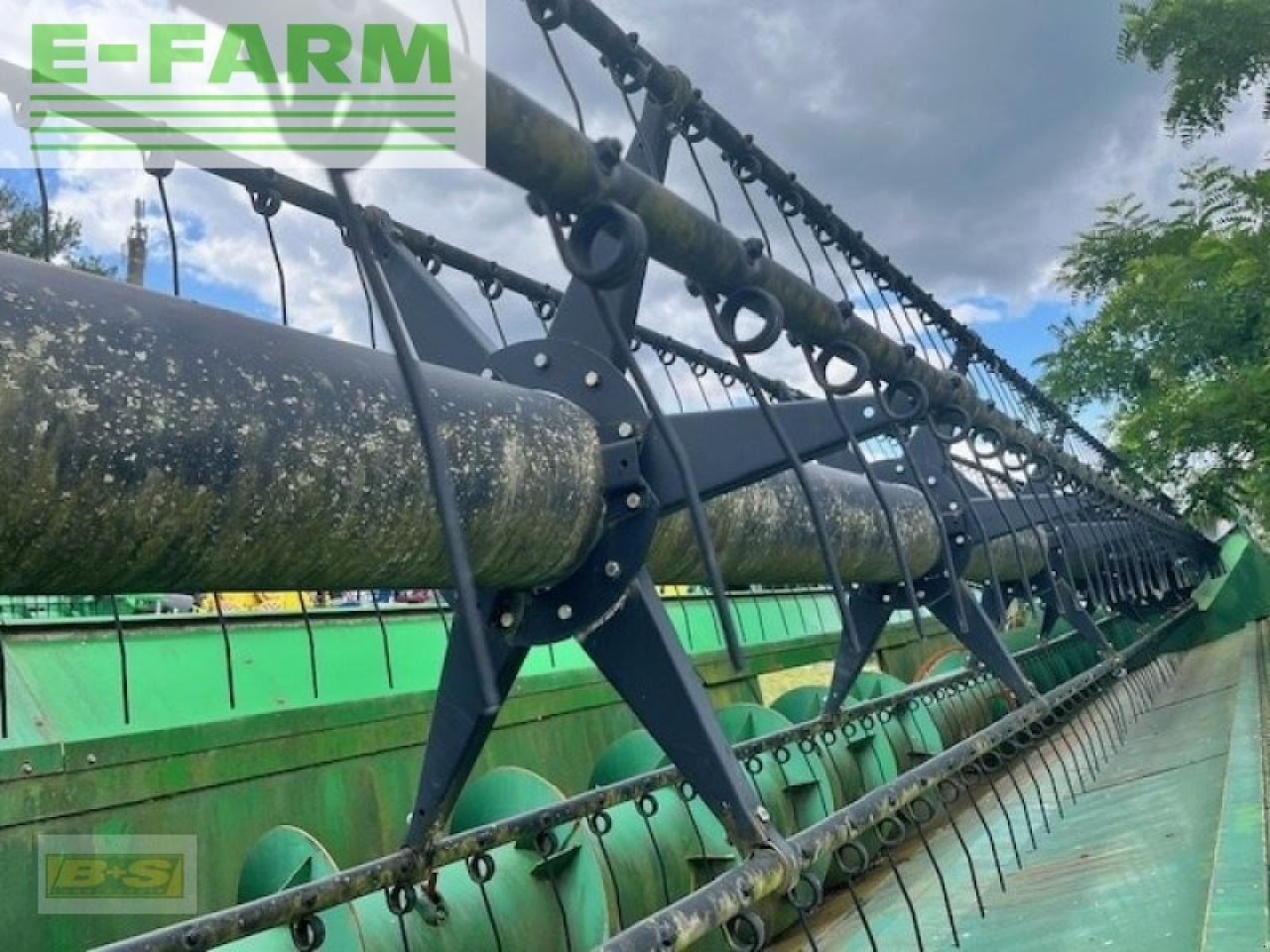 John Deere 635r inkl. rapsvorsatz und wagen - Хедер: снимка 4 John Deere 635r inkl. rapsvorsatz und wagen - Хедер: снимка 4