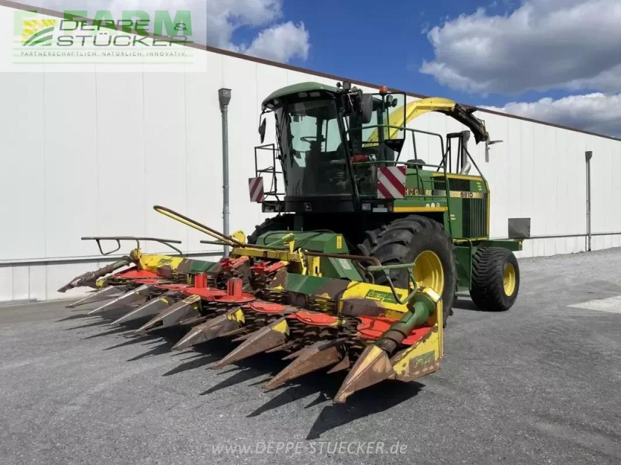 John Deere 6810 - Силажокомбайн: снимка 1 John Deere 6810 - Силажокомбайн: снимка 1