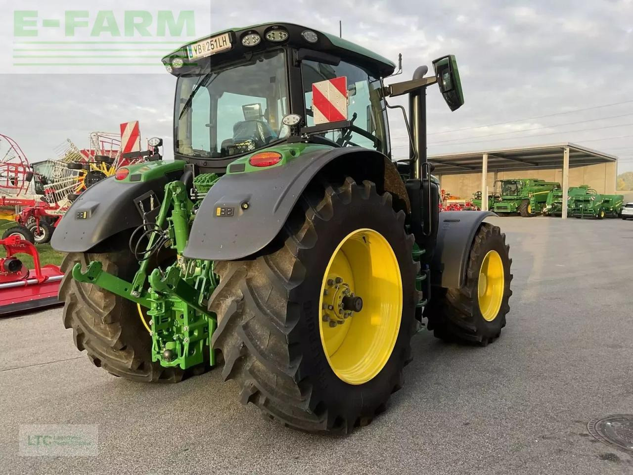 John Deere 6r 215 - Трактор: снимка 3 John Deere 6r 215 - Трактор: снимка 3
