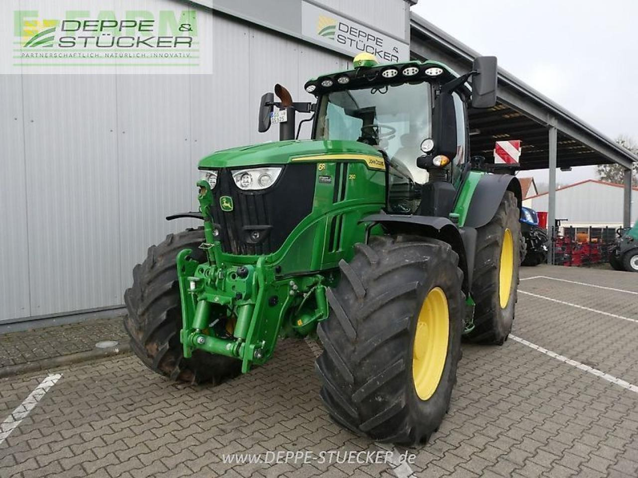 Трактор John Deere 6r 250: снимка 11