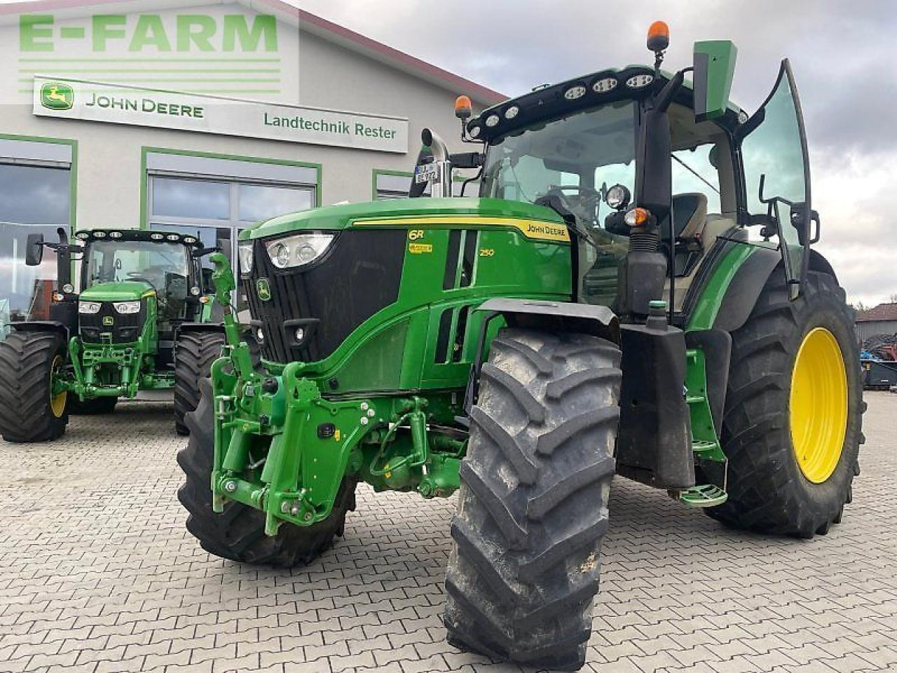 John Deere 6r 250 - Трактор: снимка 1 John Deere 6r 250 - Трактор: снимка 1