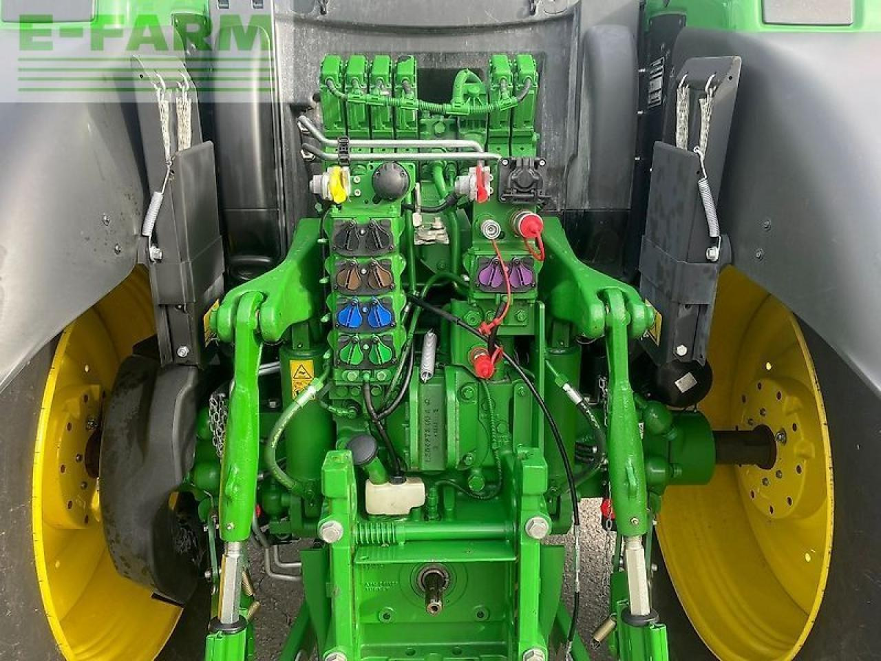 John Deere 6r155 / 6r 155 - Трактор: снимка 5 John Deere 6r155 / 6r 155 - Трактор: снимка 5