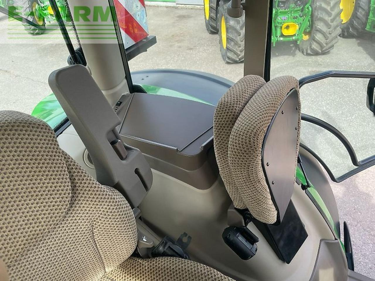 John Deere 6r215 / 6r 215 - Трактор: снимка 5 John Deere 6r215 / 6r 215 - Трактор: снимка 5