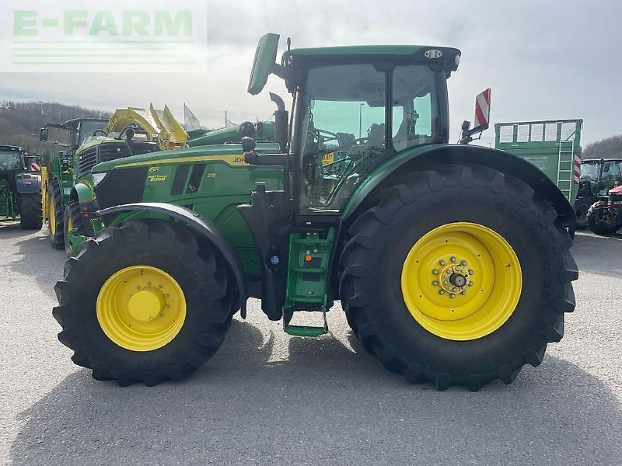 John Deere 6r215 / 6r 215 - Трактор: снимка 2 John Deere 6r215 / 6r 215 - Трактор: снимка 2