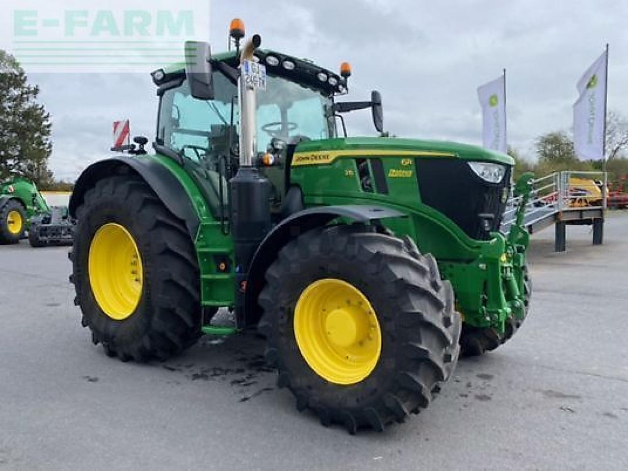 John Deere 6r215 - Трактор: снимка 3 John Deere 6r215 - Трактор: снимка 3