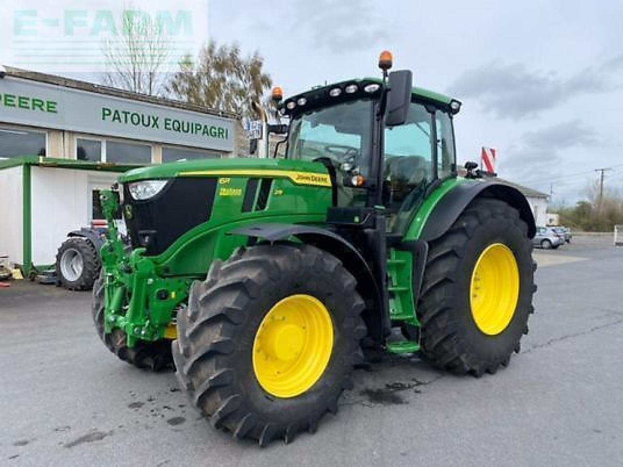 John Deere 6r215 - Трактор: снимка 1 John Deere 6r215 - Трактор: снимка 1