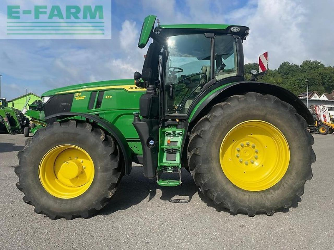 John Deere 6r250 / 6r 250 - Трактор: снимка 3 John Deere 6r250 / 6r 250 - Трактор: снимка 3