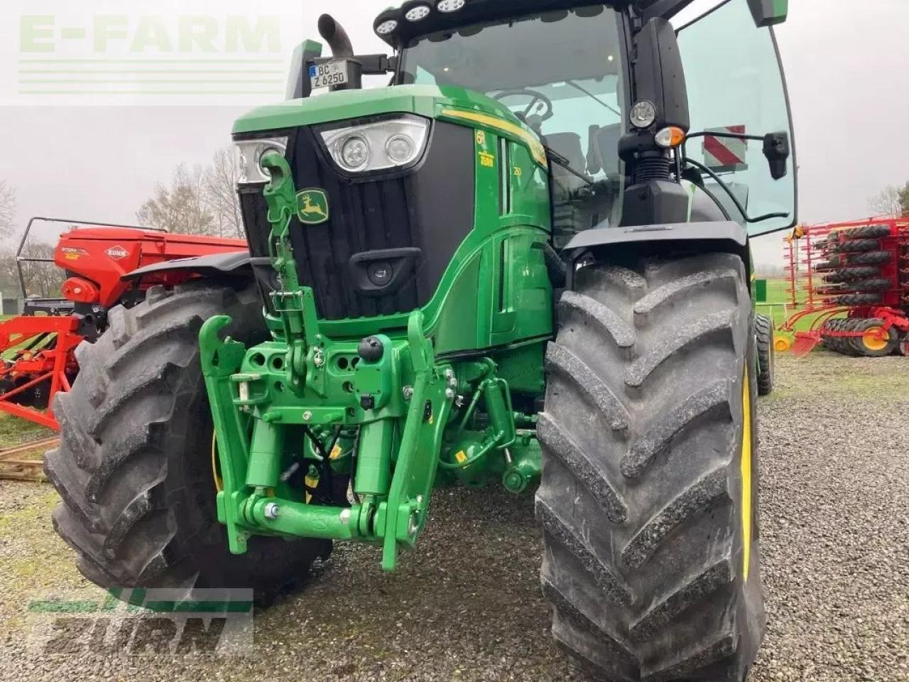 Трактор John Deere 6r250: снимка 16