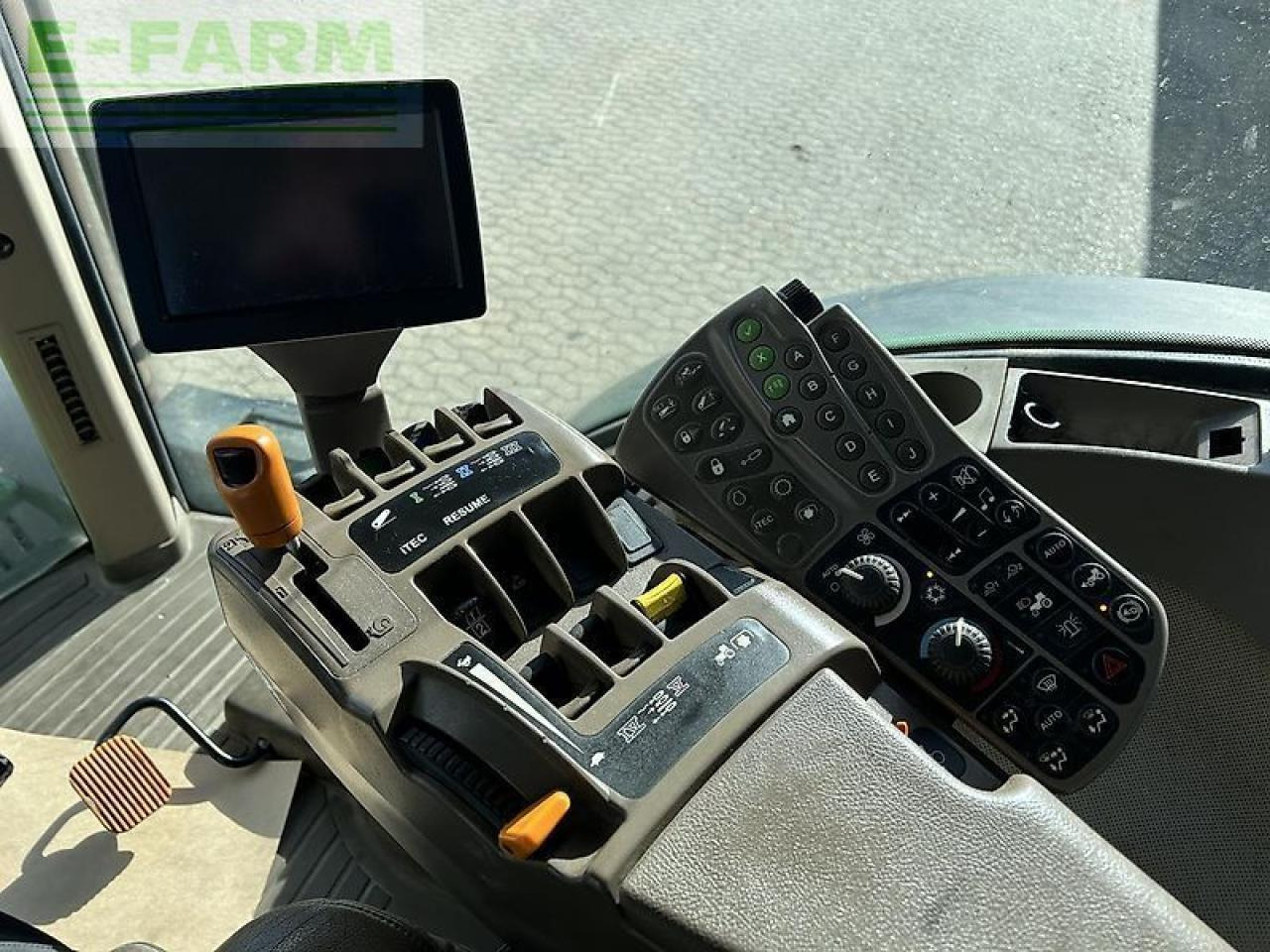 John Deere 7230r - Трактор: снимка 3 John Deere 7230r - Трактор: снимка 3