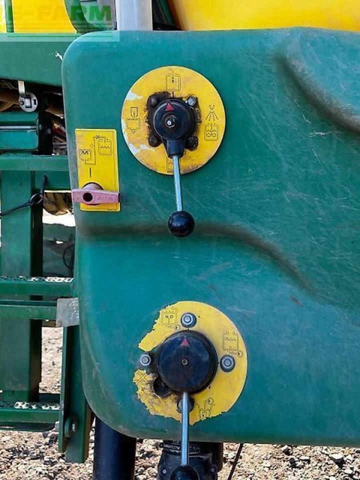 John Deere 740i - Прикачна пръскачка: снимка 3 John Deere 740i - Прикачна пръскачка: снимка 3