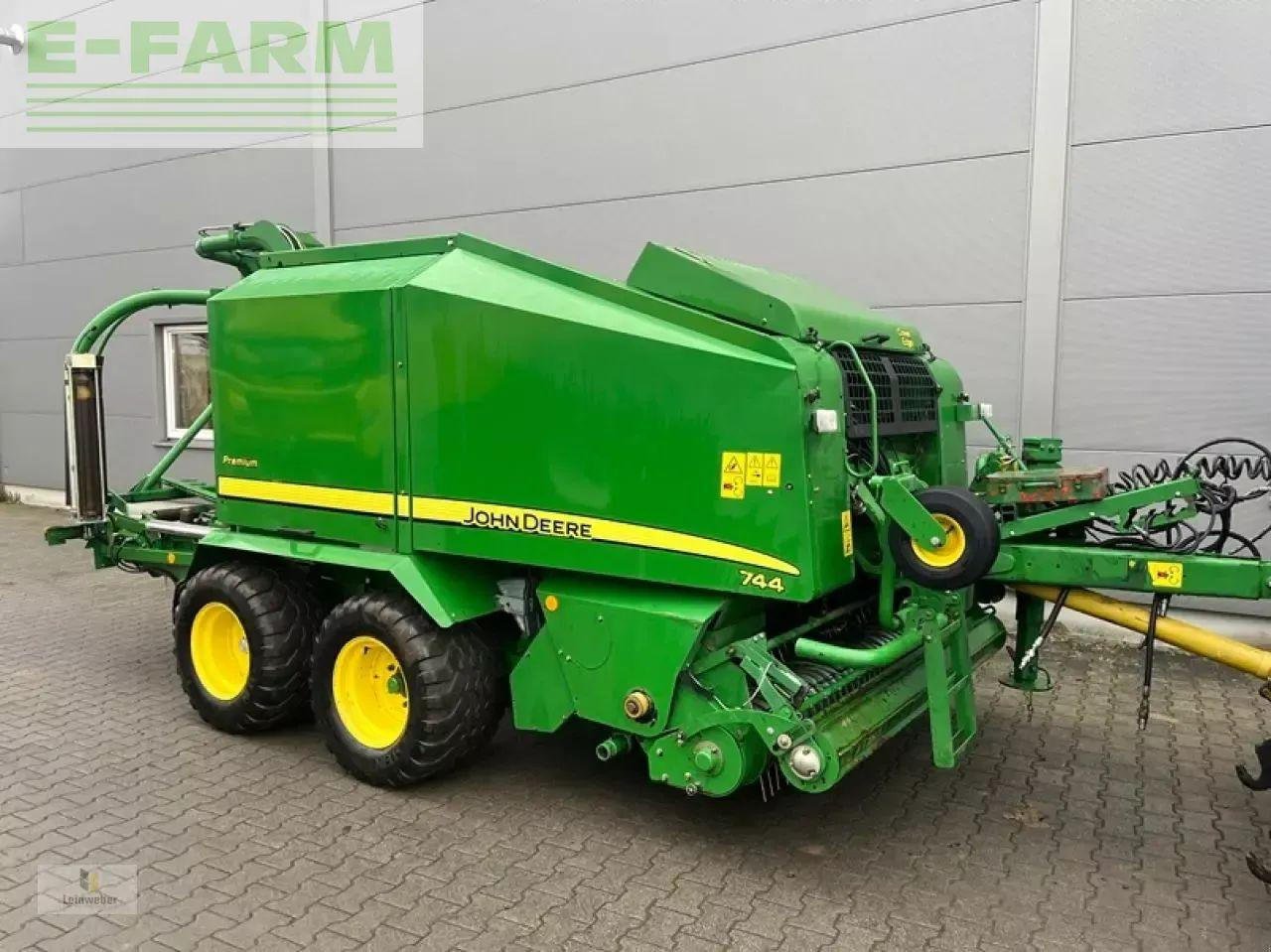 John Deere 744 premium - Сламопреса за квадратни бали: снимка 1 John Deere 744 premium - Сламопреса за квадратни бали: снимка 1