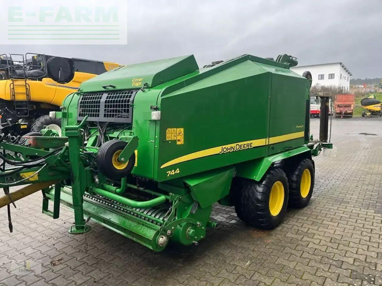 John Deere 744 premium - Сламопреса за квадратни бали: снимка 2 John Deere 744 premium - Сламопреса за квадратни бали: снимка 2