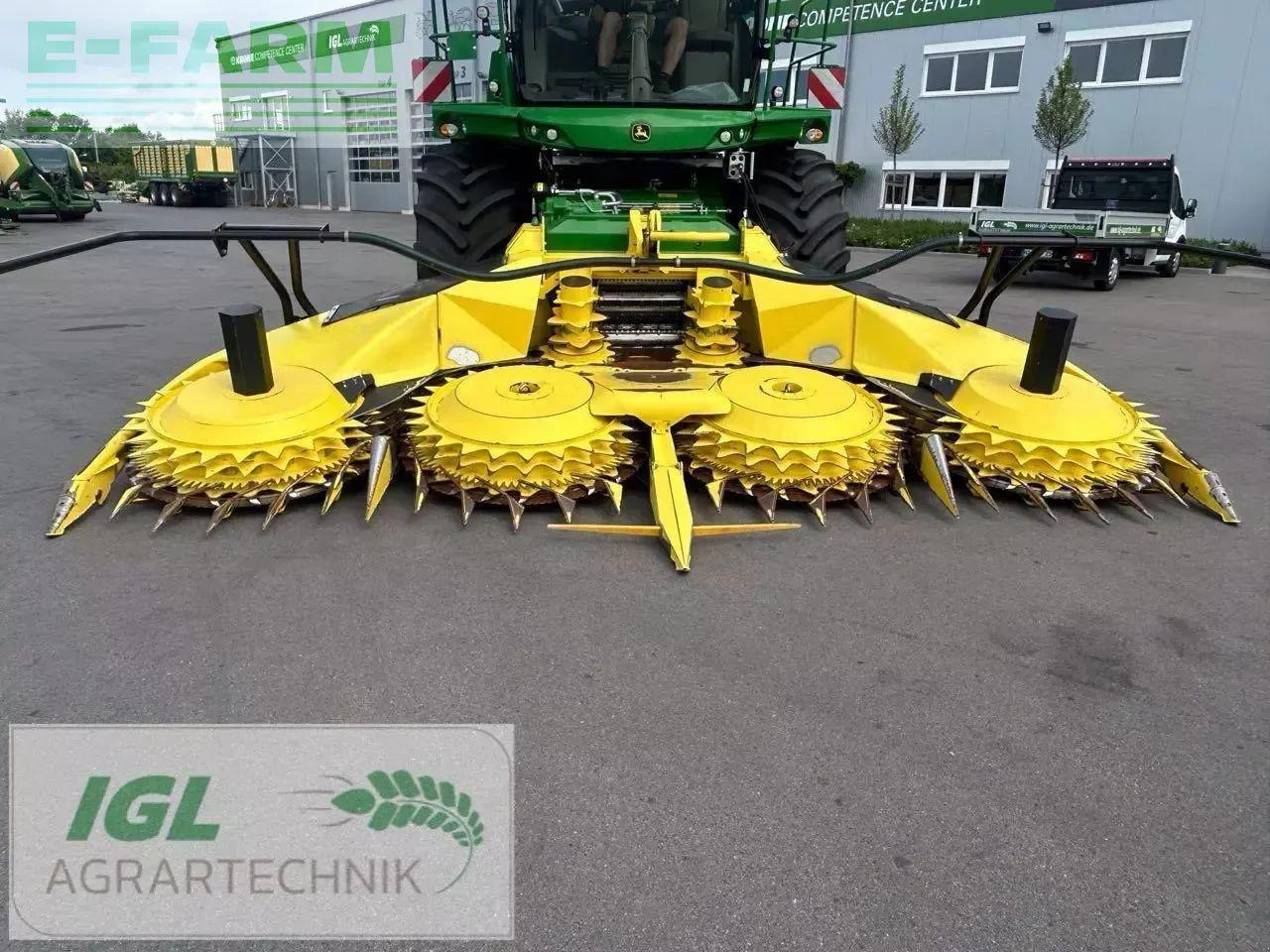 John Deere 8200 i - Силажокомбайн: снимка 3 John Deere 8200 i - Силажокомбайн: снимка 3