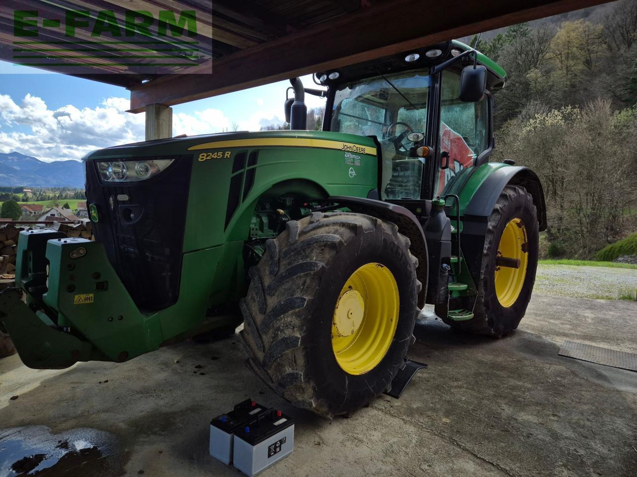 John Deere 8245 R - Трактор: снимка 1 John Deere 8245 R - Трактор: снимка 1