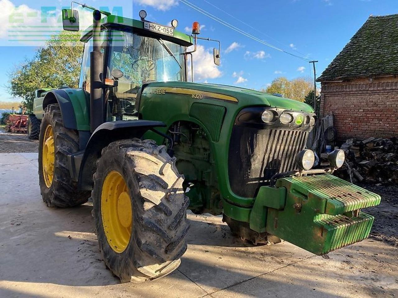 John Deere 8320 - Трактор: снимка 1 John Deere 8320 - Трактор: снимка 1